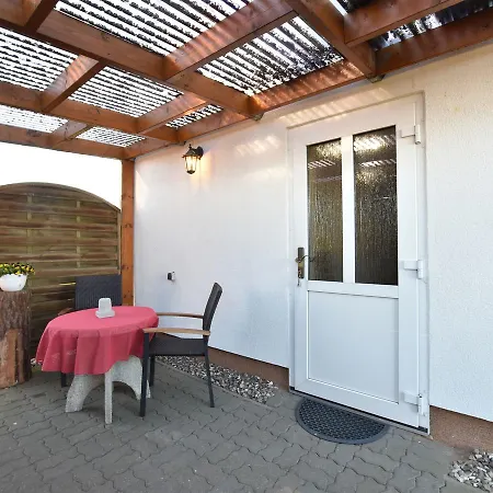 Beautiful Bungalow Near Sea In Pepelow